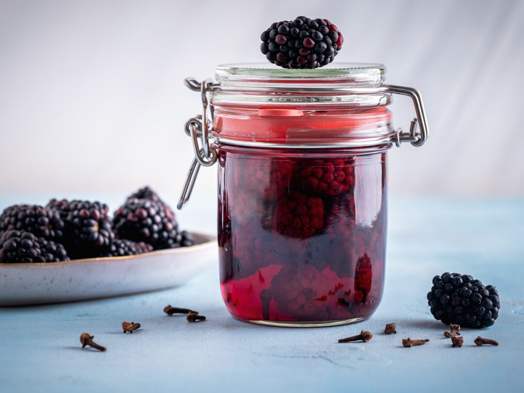 Eingelegte Brombeeren